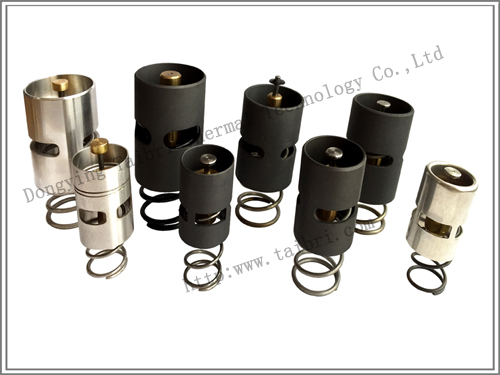 Hydraulic/gear box oil thermostatic valve